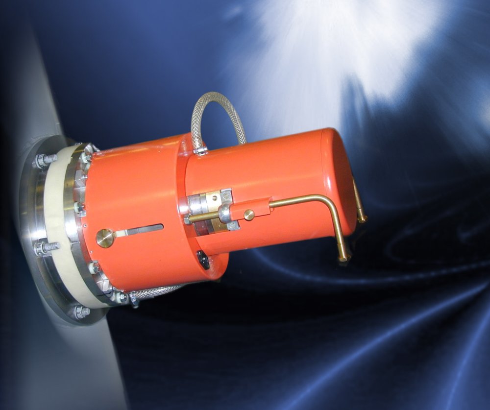 Плазменный источник с накаленным катодом 